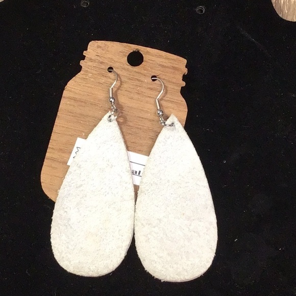 Boho Floral Earrings  (14jj) - Picture 2 of 2